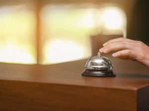 Cause tra portiere e condominio: si può chiamare in giudizio, indifferentemente l'amministratore, tutti condòmini oppure solo parte di essi