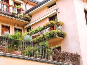 Lastrico solare danneggiato dell'installazione dei pannelli solari: responsabilità e risarcimenti