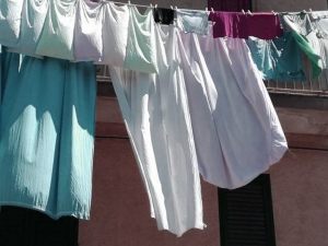 Fino a che lunghezza si possono stendere le lenzuola fino all'appartamento sottostante?
