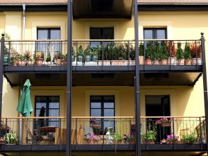 Armadio su balcone in condominio, si può tenere?
