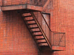 Scala per terrazzo esterna e decoro dell'edificio