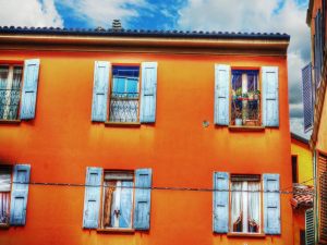 È nulla la delibera che attribuisce spese antecedenti il biennio dall'acquisto?