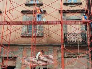 Ecobonus al 110%, Consumerismo denuncia: rincari prezzi per ponteggi, laterizi, materiali in ferro e legno legati all'incentivo