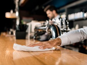 Attività vietate dal regolamento condominiale, un bar non è un ristorante