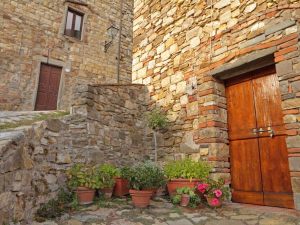 Posso vendere l'abitazione senza la quota parte del cortile comune?