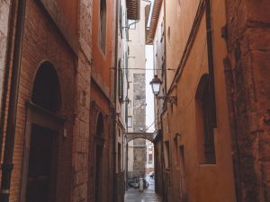 Distanze tra costruzioni, quando l'amministratore ha legittimazione ad impugnare la d.i.a.?