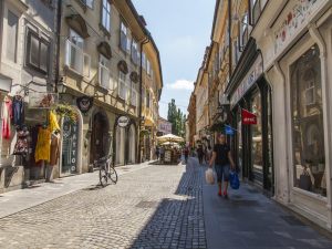 Forma contratto locazione commerciale