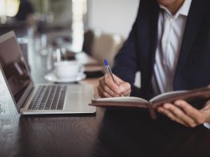 Il contratto di amministrazione di condominio non costituisce prestazione d'opera intellettuale, o sì?