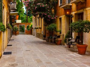 Il regolamento vieta l'apertura di locande? Il divieto si applica anche alla casa vacanze