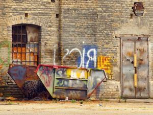 Scritte in facciata, che fare?