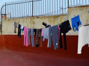 Posso stendere i panni sul terrazzo condominiale?