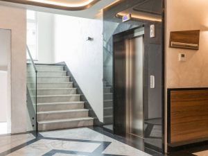 Manutenzione di scale e androni: quale criterio di riparto si applica?
