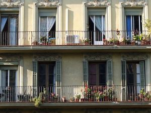 Per costruire un balcone occorre l'unanimità?