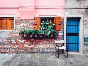 Tinteggiatura cortile, chi paga?