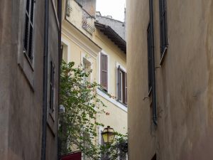 Scala esterna: se è “mobile” non viola le distanze tra costruzioni
