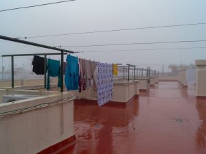 Attenzione ai fili per stendere il bucato sul terrazzo
