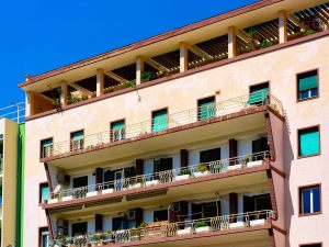 La rinuncia alle parti comuni tra delibere nulle e clausole invalide