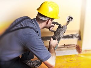 Appartamento al confine e varco nel muro perimetrale