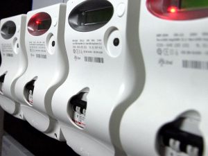 Trucchetto del condomino per alterare i consumi: a prescindere dal reato, come può reagire il fornitore di energia elettrica per tutelare le sue ragioni?