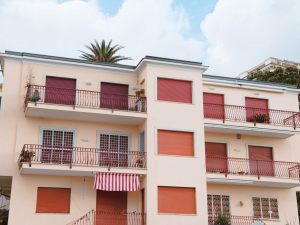 Cousufrutto di immobile e occupazione abusiva di una casa e legittimazione attiva all'azione di rilascio