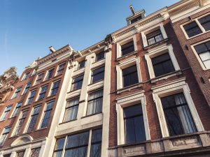 La delibera di cessione a titolo oneroso dell'utilizzo del cortile comune