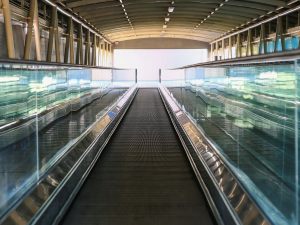Tappeto mobile del centro commerciale: caduta e risarcimento