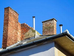 Può il singolo condomino posizionare una canna fumaria di proprietà individuale su parti comuni dell’edificio?