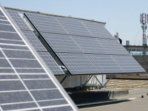 Installare una struttura fotovoltaica sul lastrico solare. Ora è più semplice?