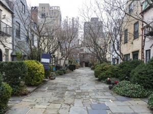 Oneri di manutenzione inerenti il piazzale condominiale: come devono essere suddivise le spese?