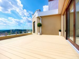 Terrazza abusiva di un condomino, ordine di demolizione e opposizione di altro condomino che ne fruisce