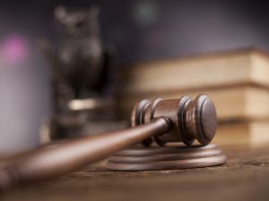 Decadenza del decreto ingiuntivo per ex condomini: revocato provvedimento per mancanza di legittimazione passiva