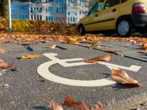 L'amministratore può benissimo soddisfare la richiesta di un posto auto del portatore di handicap