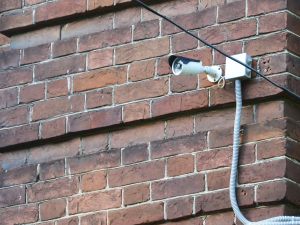 No alle telecamere del singolo condomino "grandangolari" sulla facciata
