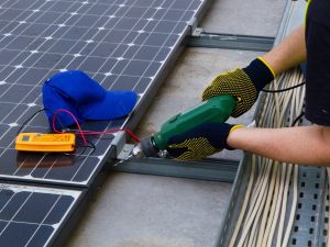 Installazione di pannelli fotovoltaici da parte del singolo condomino: procedure semplificate ma nel rispetto dei vincoli urbanistici
