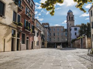 Il regolamento contrattuale vincola le porzioni di proprietà esclusiva?