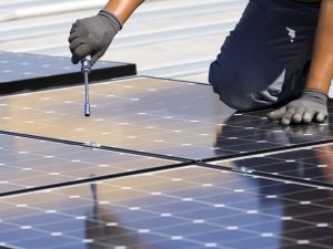 Proprietario vuole installare i pannelli fotovoltaici: quali poteri all'assemblea condominiale?