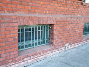Cattivo stato di manutenzione della bocche di lupo nell'intercapedine condominiale e spese anticipate dal condomino