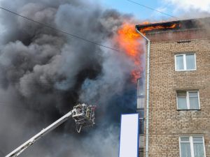 Appartamento locato ad uso di “bed and breakfast”. Chi paga i danni conseguenti ad un incendio: il conduttore o il locatore?