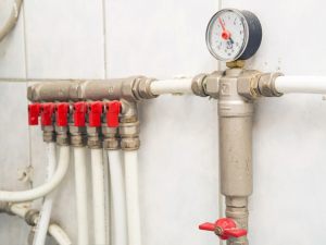 Cassetta dell'acquedotto ed impianti idrici: quale distanza?
