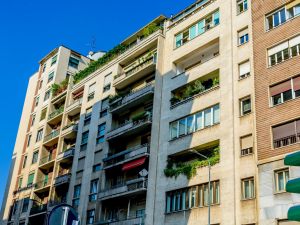Infiltrazioni dalla fecale condominiale e danni all'attività commerciale