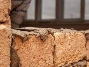 La realizzazione di tramezzi all'interno delle abitazioni private è soggetta al preventivo rilascio del permesso di costruire?