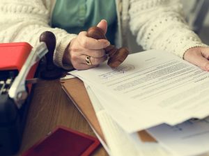 L'amministratore può autorizzare lavori straordinari urgenti?