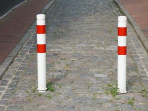 Violazione di servitù di passaggio: quando il condominio non è responsabile?