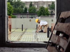 Grave deliberare i lavori e poi perdere tempo prezioso aggravando le condizioni dell'appartamento sottostante.