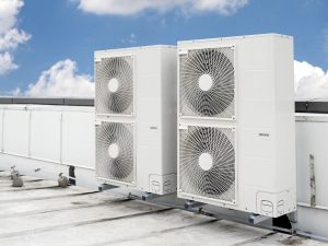 Installazione di condizionatori sul lastrico solare consentita nonostante regolamento condominiale restrittivo