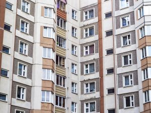 Mancata convocazione del coniuge comproprietario convivente: l'assemblea è annullabile?