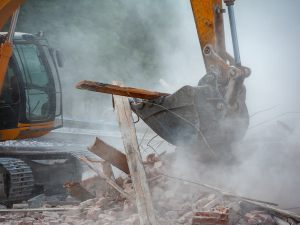 Demolizione e riedificazione delle parti di proprietà esclusiva ai fini del “sisma bonus”: a chi spetta la decisione?