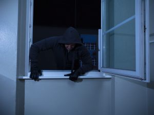 Lavori sulla facciata e furto in appartamento da ponteggi: chi paga il risarcimento?