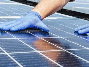 Fotovoltaico: l'occupazione integrale del tetto è legale?