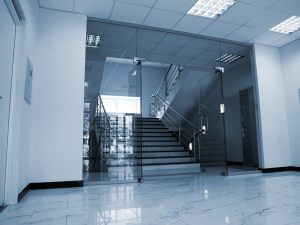 Porte vetrate in condominio? Non è una buona idea